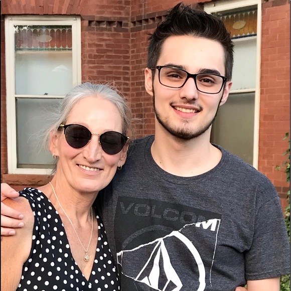 Meet your Posher, Tammy - Picture 2 of 3